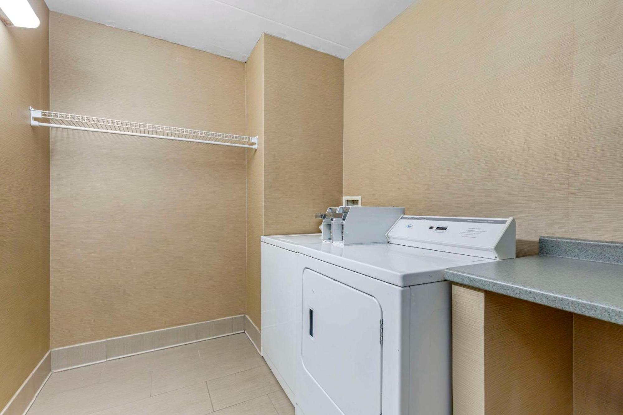 Comfort Inn Herndon-Reston Екстер'єр фото